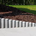 Jak wyrównać spadek terenu w ogrodzie? Betonowe palisady i bloki skarpowe w praktyce